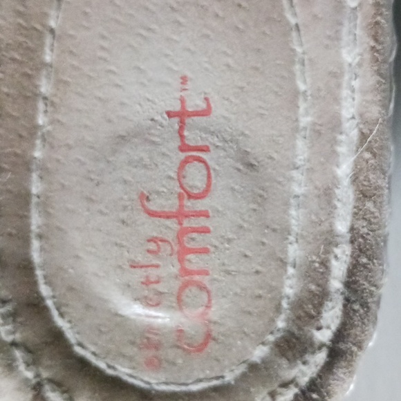 Strictly Comfort sandal - Picture 2 of 8